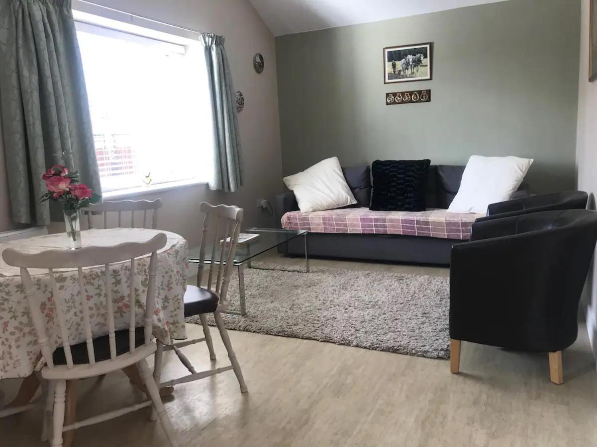 Kenns Farm - 2 Beautiful Barns Villa Carterton Room photo